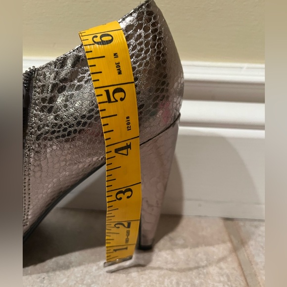 Silver Sam Edelman booties, Size 9.5 - Picture 5 of 10